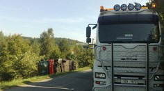 U Příbrami se převrátil linkový autobus! Řidič usnul! Zranilo se 12 lidí