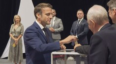 Bylo to těsné. Macronova strana zvítězila v prvním kole parlamentních voleb