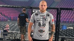 'Hambáč' se naladil na KSW hokejem. Vhodil čestné buly a přinesl štěstí