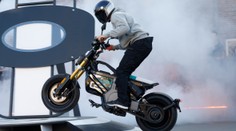 Ani skútr, ani motorka i brýle pro Terminátora. Inženýři z Mnichova představili novinky pro motorkáře