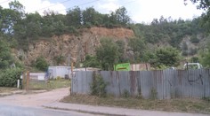 Lidé u stavby se už týdny pořádně nevyspali! Firma pracuje v noci