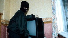 Lupiči mají novou fintu, jak okrást důchodce. Stačí jim k tomu deka