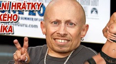 Sexuální hrátky hereckého trpaslíka na videu