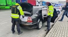 Muž přes Česko převážel auto plné cigaret. Prý si chtěl přivydělat
