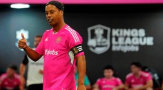 Ronaldinho se ve 42 letech vrátil na trávník. Běhat však nechal jiné