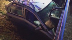 Tragická nehoda na Pardubicku. Auto skončilo v potoku pod mostem