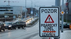 Senior (85) na procházce po Brně zabloudil, skončil v tunelu