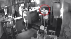 Poznáváte tohoto muže? Policie ho hledá kvůli znásilnění! VIDEO
