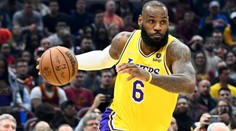 LeBron dovedl Lakers do historicky prvního finále NBA poháru