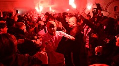 Divoké oslavy Slavie: Řehák se světlicí, pivo teklo proudem i hymna LM