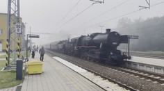 Orlickými horami projel unikátní jídelní vůz Ringhoffer. Za den urazí 200 kilometrů