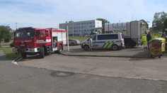 Popelářské auto zachytilo seniora, lékaři se snaží zachránit mu ruku