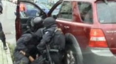 VIDEO: Zatkli vrahy, kteří oběť polili benzínem a zapálili
