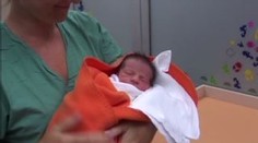 Nález hrůzy: živé desetidenní miminko v tašce