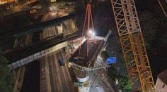 Obrovský jeřáb instaloval nový železniční most v Ústí nad Labem