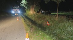 Nehoda u Třeboně. Řidič narazil autem do stromu, na místě zemřel
