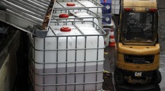 Likérky jely na dvě směny: Ve dne legální alkohol, v noci "černý"