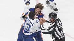 Bitva jako řemen! V duelu Islanders s Tampou padlo 70 trestných minut