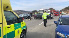 Hromadná nehoda zablokovala dálnici D1, srazilo se 17 aut!