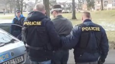 Vybral si ženu a zákeřně ji přepadnul boxerem! Konečně ho dopadli