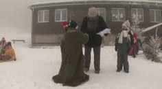 Školáci dostali vysvědčení. Ve sněhu i přes internet