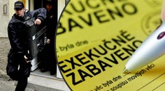 Čtveřice útočníků se vrhla na exekutora! Bili ho a vydírali ho