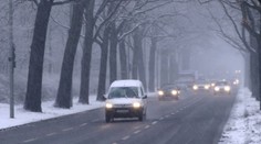 České silnice pokryje led, nejhůř bude v noci. Na horách bude sněžit