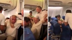 Drama na palubě: Egypťana s rodinou násilím vyvedli z letadla!