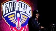 NBA truchlí: Zemřel majitel New Orleans Pelicans. Podlehl chřipce!