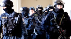 Pravicoví extrémisté chtěli v Česku likvidovat budovy a lidi. Policie u nich našla zbraně