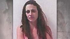 Sex na parkovišti, pak si obouvala cheeseburger! Žena rozhodila policisty