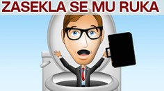Lovil mobil ze záchodu, zasekla se mu ruka
