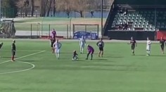 Fanoušek na hřišti přerušil zápas. Nikdo se nezlobil, šlo o malé dítě