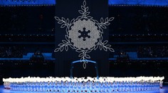 Olympijský oheň hoří ve vločce, zahájení bylo plné světelných show