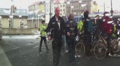 Muž, který brutálně zmlátil cyklistu, je bratr bývalého pražského radního Šteinera!