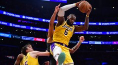 Lakers postoupili do play-off až v prodloužení, dál jde i Krejčího Atlanta