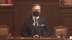 Sněmovnu ovládly interpelace. Není pravda, že nic neděláme, bránil se Fiala