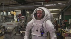 NASA ukázala nový vesmírný oblek pro misi na Rudou planetu