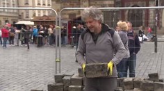 V Praze začnou práce na Mariánském sloupu. Povolení má, ujistil sochař