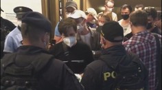 Při kontrolách klubů padly pokuty za 20 tisíc korun. Platili i očkovaní hosté