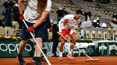 Krásné gesto Djokoviče! Ukázal respekt k soupeři, pak pomohl s úklidem