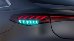 Na autech možná přibude nová barva světel. Němci už je začínají testovat