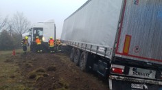Hasiči spěchali k nehodě. Ke zraněným museli kvůli bezohledným řidičům běžet