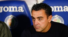 Loket jako z MMA, červenou viděl i Xavi. LaLiga je ostuda, stěžuje si kouč Barcy