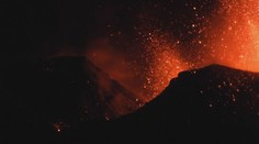 Etna dál chrlí lávu, prach a popel! Erupce přichází krátce za sebou