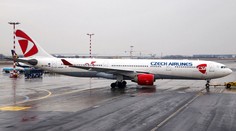 Letadlu ČSA vytékalo v letu palivo z motoru! Zavřeli přistávací dráhu