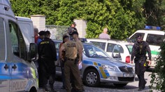 Mám zbraně, pošlete zásahovku, hrozil muž. Ta ho zadržela