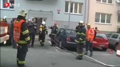 Požár v pražském paneláku. Trpělo i malé dítě