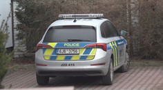 Muž na Vysočině střílel na policejní auta. Poničil i rodinný dům