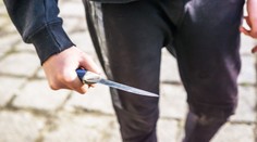 Muž si to šel vyříkat se svým sokem, ten ho pobodal. Hrozí mu deset let